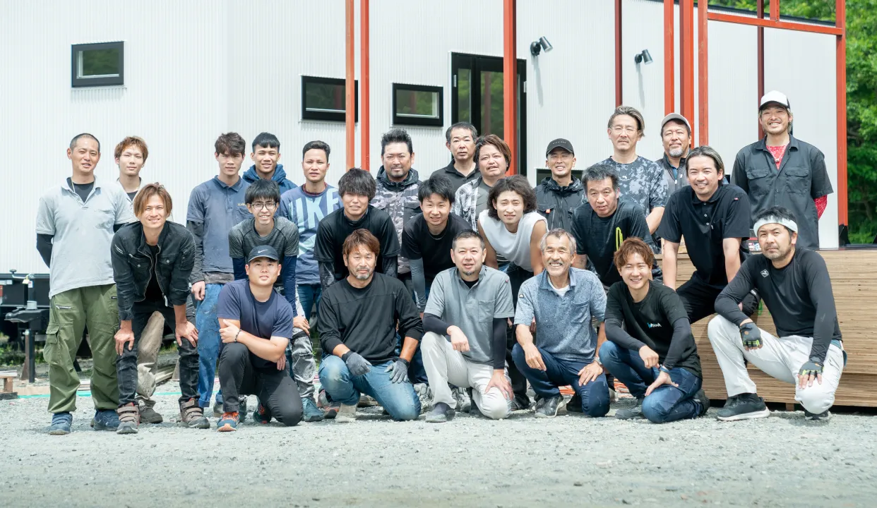 画像:トレーラーハウス製造自社工場のスタッフ