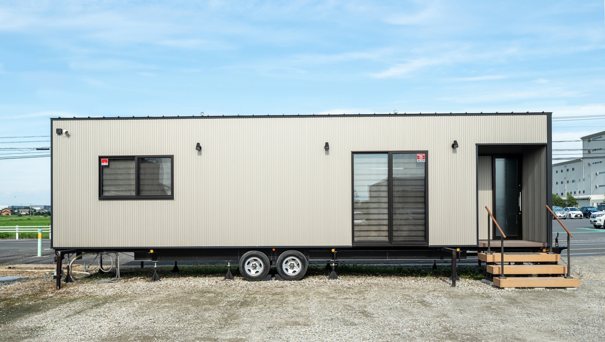 ルクラのトレーラーハウス:OMG株式会社(事務所)