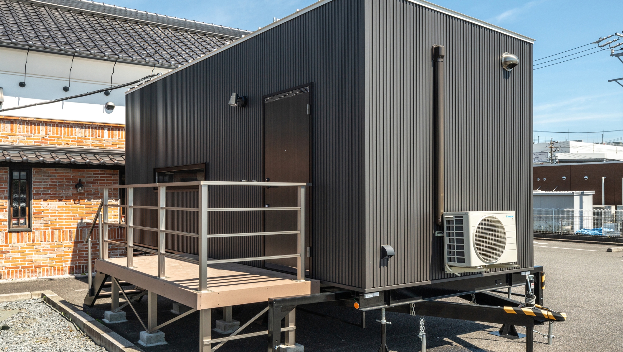 ルクラのトレーラーハウス:株式会社GIFT(事務所)