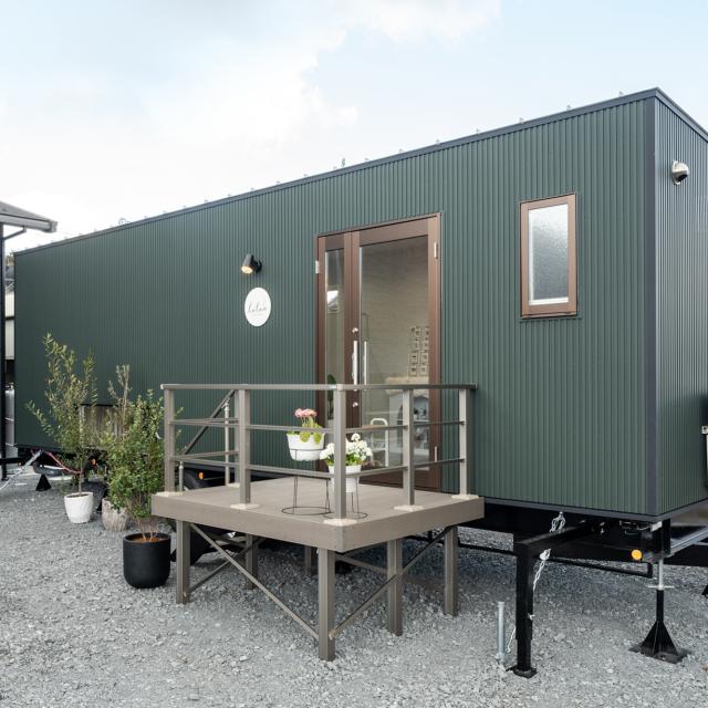 トレーラーハウスのアイラッシュサロン外観