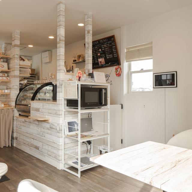 トレーラーハウス内観 販売・イートインスペース