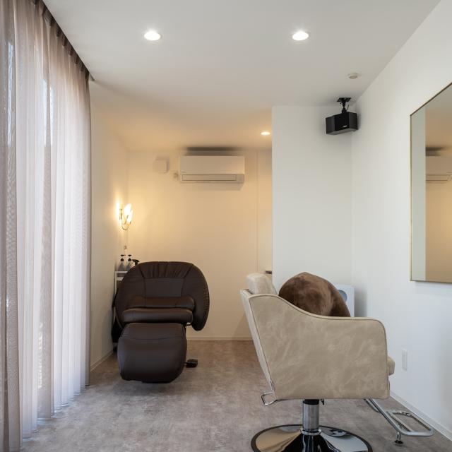 トレーラーハウス美容室内観