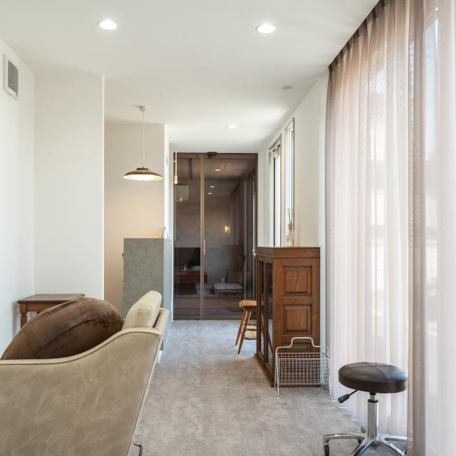 トレーラーハウス美容室内観