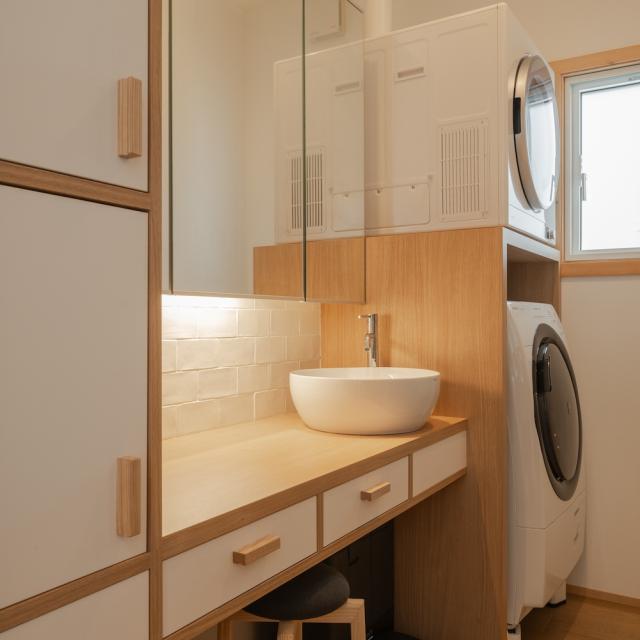 トレーラーハウス住居　室内　洗面