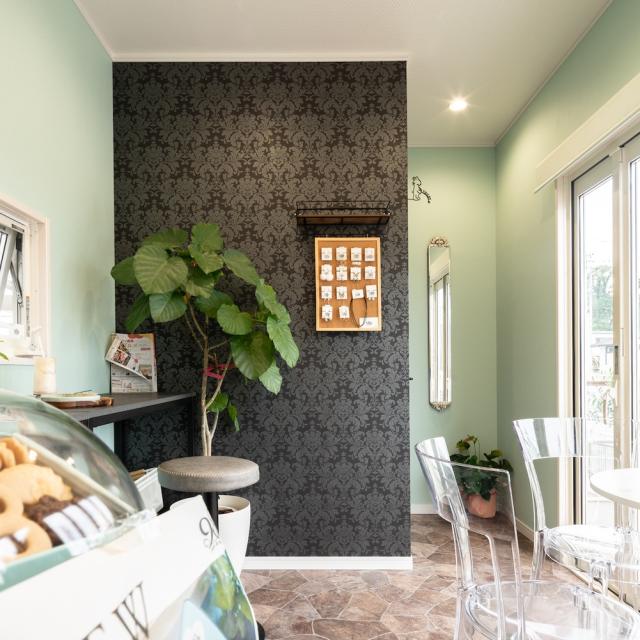 トレーラーハウス カフェ内観 イートインスペース