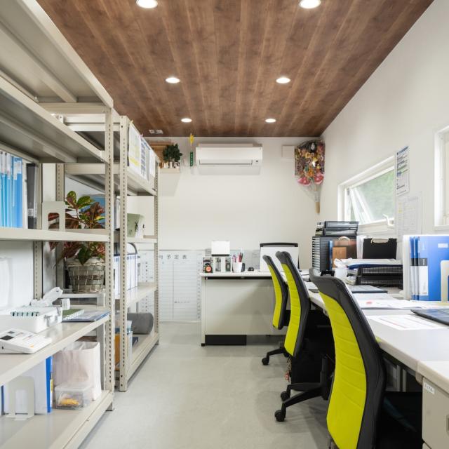 トレーラーハウス 内観 事務所スペース