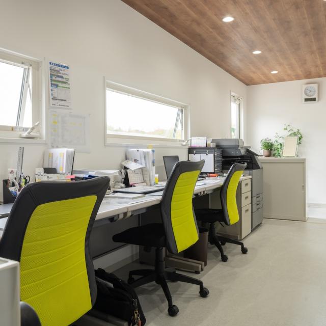 トレーラーハウス 内観 事務所スペース