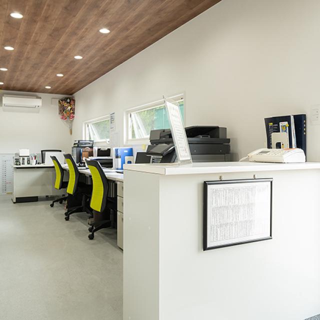 トレーラーハウス 内観 事務所スペース