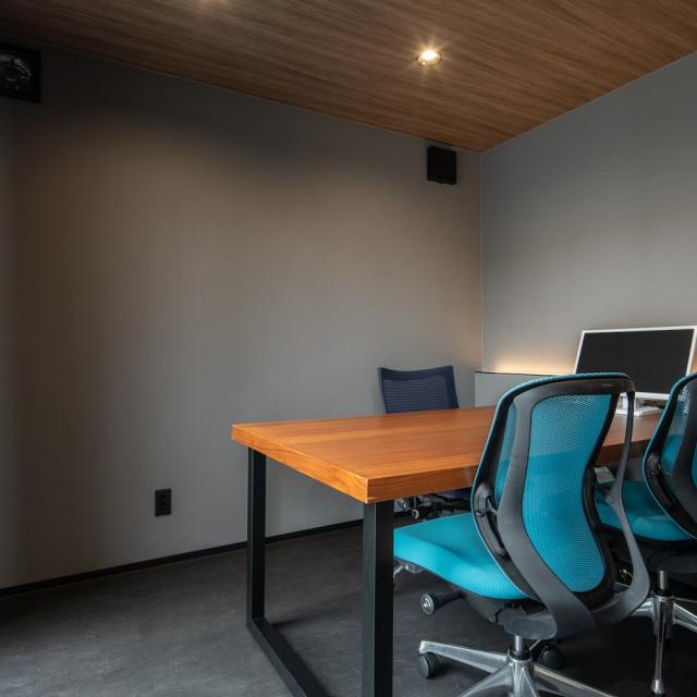 トレーラーハウス 内観 打ち合わせスペース