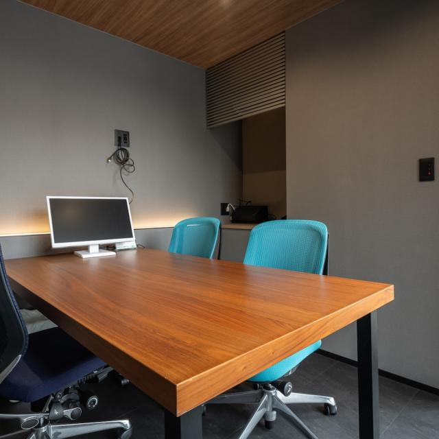 トレーラーハウス 内観 打ち合わせスペース