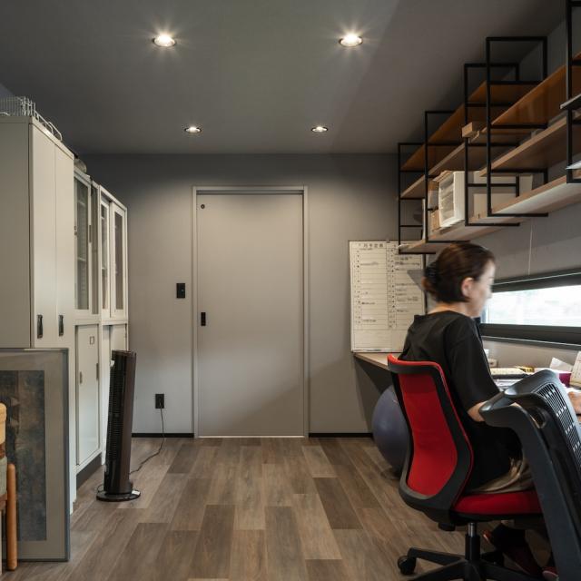 トレーラーハウス 内観 事務所スペース