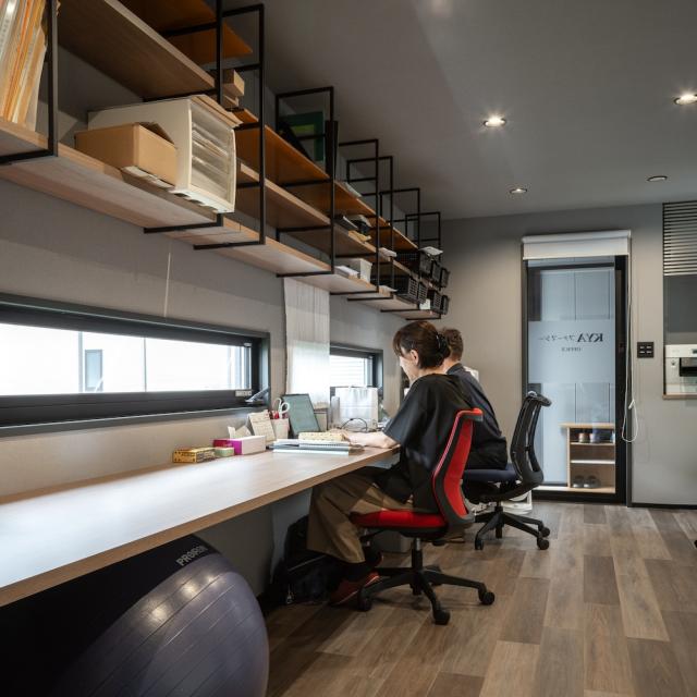 トレーラーハウス 内観 事務所スペース