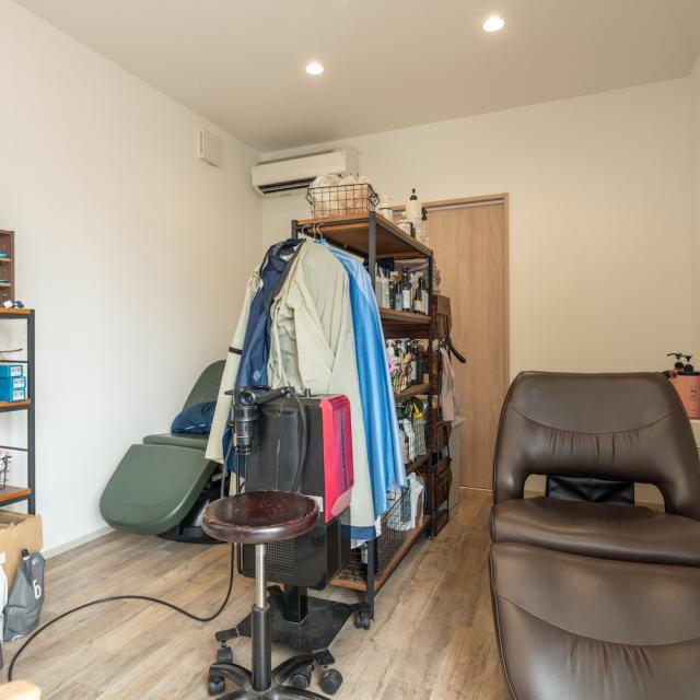 トレーラーハウス 美容室 内観