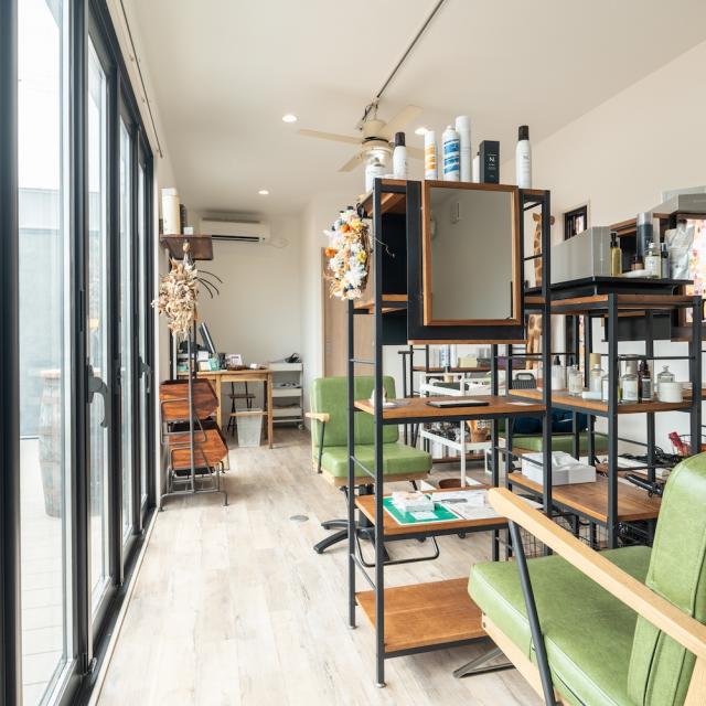 トレーラーハウス 美容室 内観