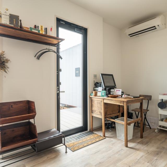 トレーラーハウス 美容室 内観