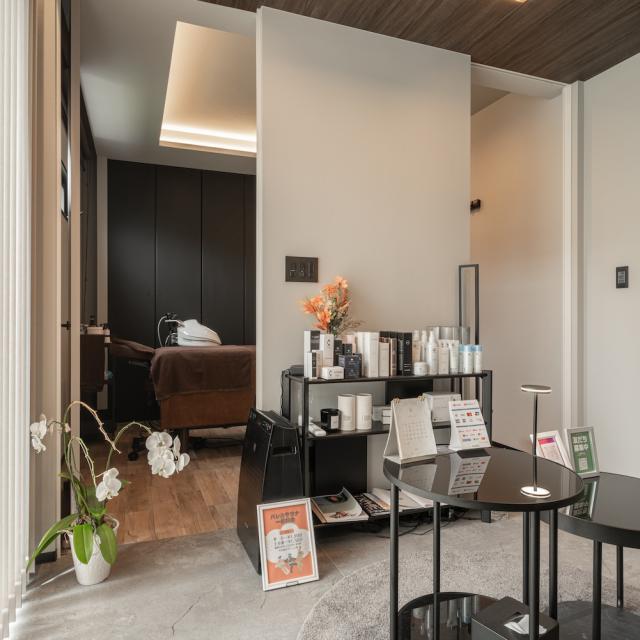 トレーラーハウス エステサロン 内観