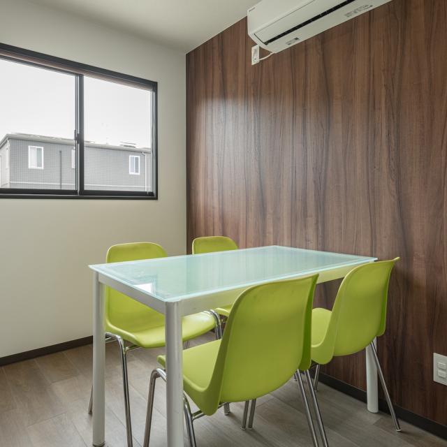 トレーラーハウス 事務所 内観