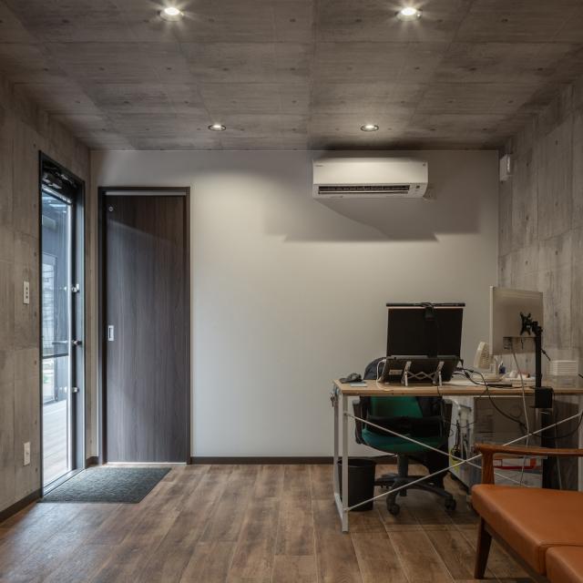 トレーラーハウス 事務所 内観