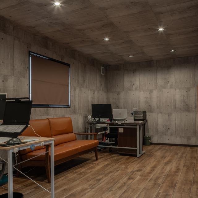 トレーラーハウス 事務所 内観