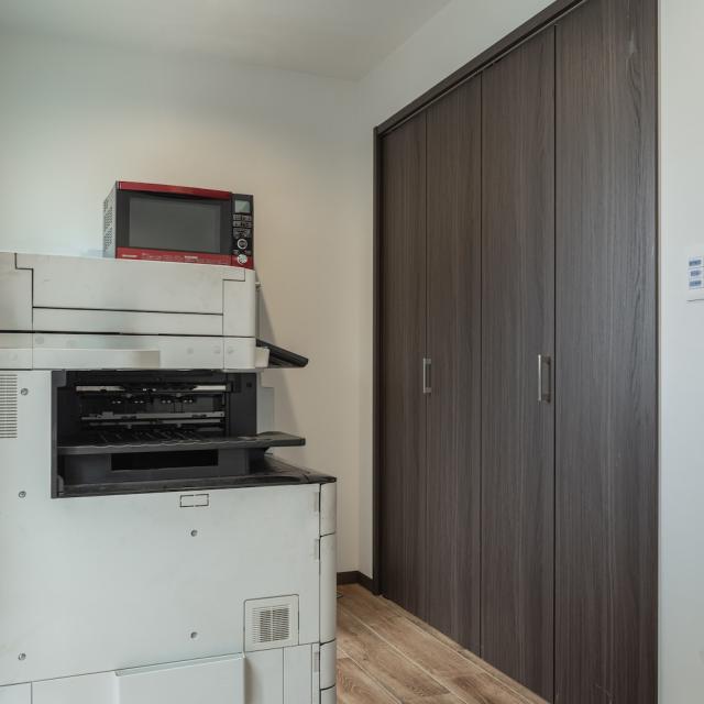 トレーラーハウス 事務所 内観