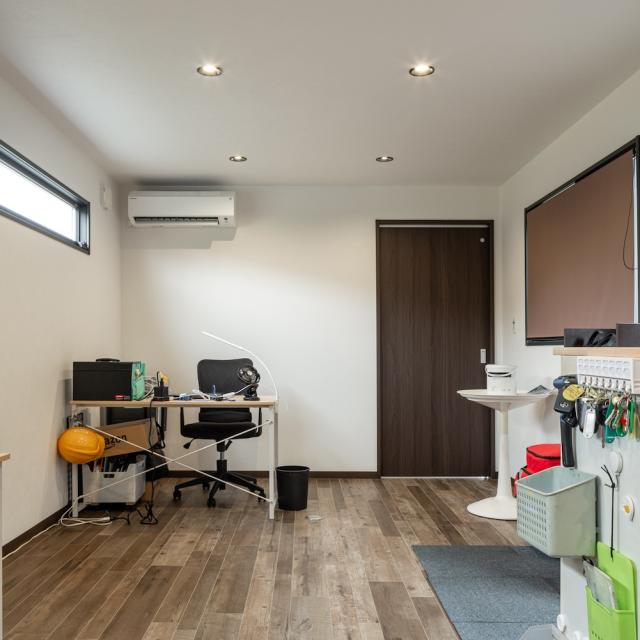 トレーラーハウス 事務所 内観