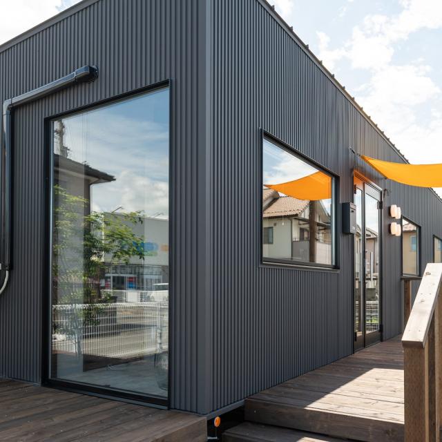 トレーラーハウス 美容室 外観