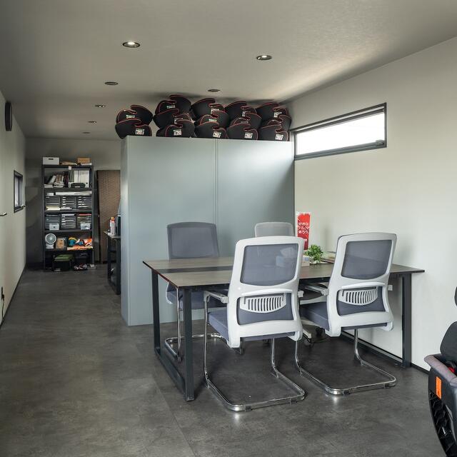 トレーラーハウス レンタカー事務所 内観