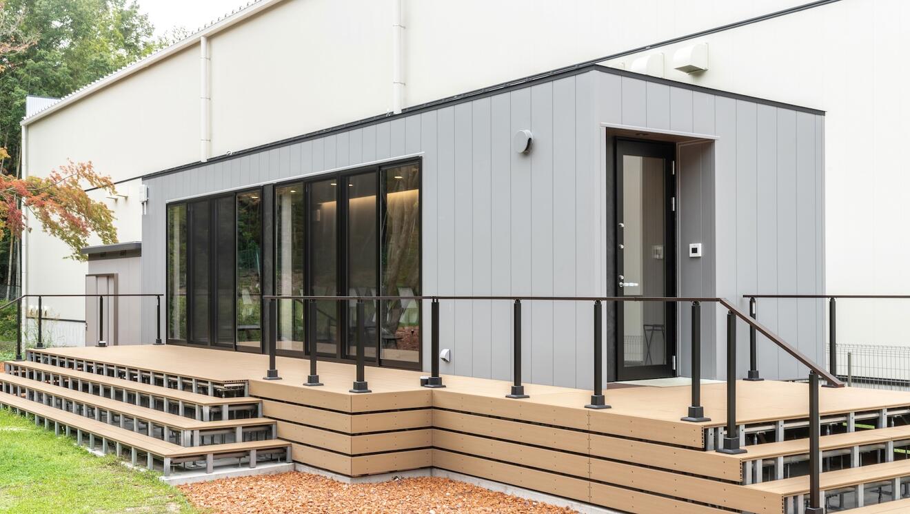 ルクラのトレーラーハウス：ミヤ電子株式会社（事務所）