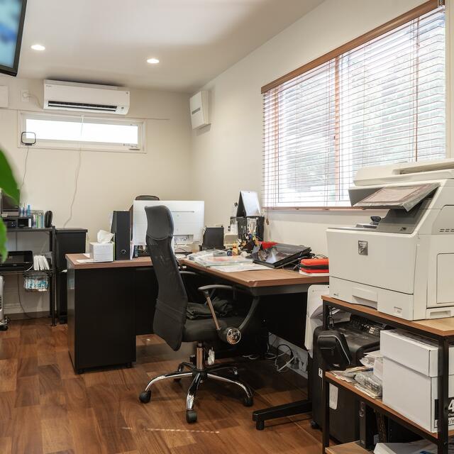 トレーラーハウス　事務所　内観