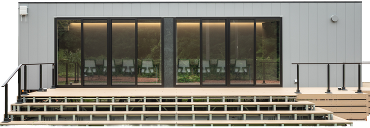 ルクラのトレーラーハウス：ミヤ電子株式会社（事務所）外観