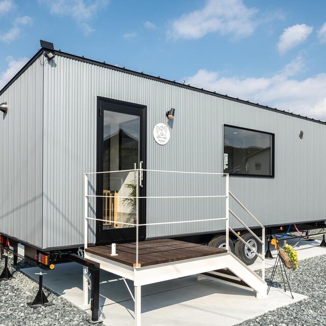 トレーラーハウス　トリミングサロン　外観