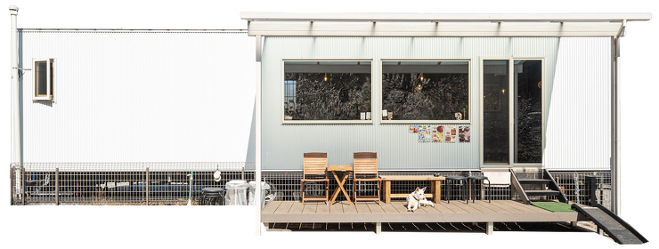 ルクラのトレーラーハウス：梅カフェ 森のドックパーク（カフェ・ドッグパーク）外観